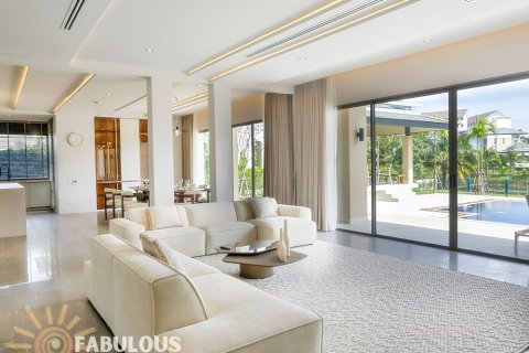 Villa in Phuket, Thailand 4 bedrooms № 124375 - photo 5