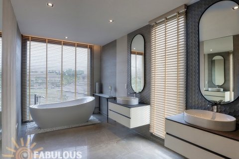 Villa in Phuket, Thailand 4 bedrooms № 124375 - photo 7