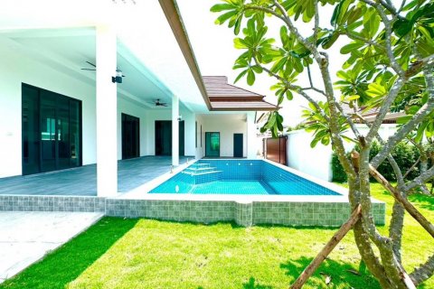 Villa in Cha-am, Thailand 3 bedrooms № 104790 - photo 2