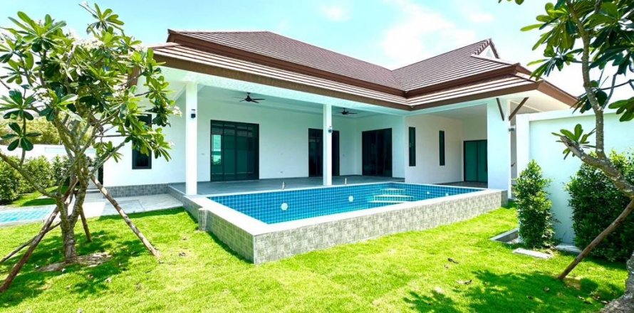 Villa in Cha-am, Thailand 3 bedrooms № 104790