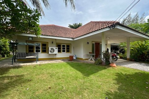 House in Cha-am, Thailand 4 bedrooms № 104788 - photo 1