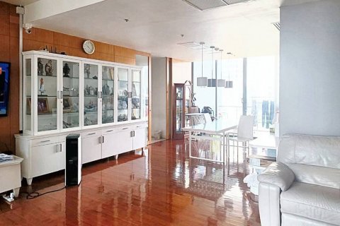 Кондоминиум с 4 спальнями в Клонг Тоэй, Бангкок, Таиланд № 86210 - фото 2