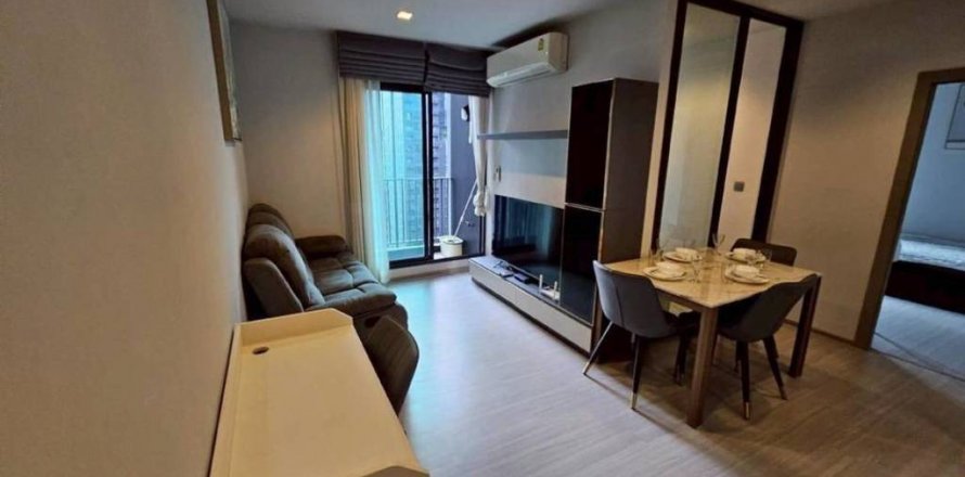 Condo in Nonthaburi, Thailand, 2 bedrooms  № 132515
