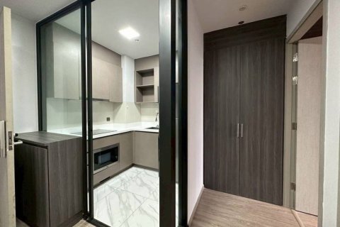 Condo in Bangkok, Thailand, 2 bedrooms  № 132516 - photo 3