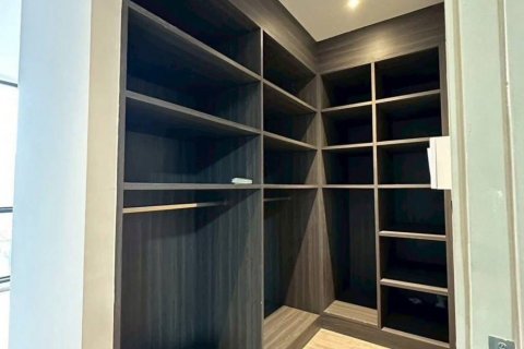 Condo in Bangkok, Thailand, 2 bedrooms  № 132516 - photo 6