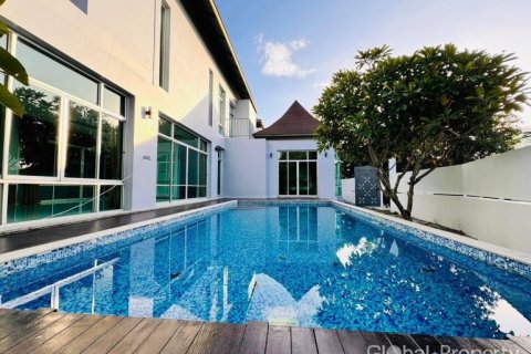 Maison à Pattaya, Thaïlande 4 chambres № 132338 - photo 2