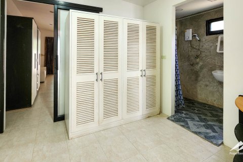 Commercial property in Chiang Mai, Thailand 850 sq.m. № 126329 - photo 12