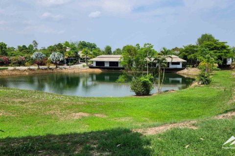 Commercial property in Chiang Mai, Thailand 850 sq.m. № 126329 - photo 4