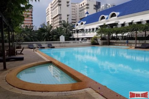 House in Bangkok, Thailand 3 bedrooms № 119671 - photo 2