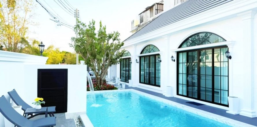 House in Pattaya, Thailand 4 bedrooms № 120580