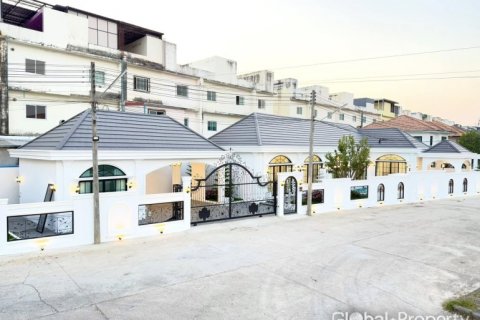 House in Pattaya, Thailand 4 bedrooms № 120580 - photo 27