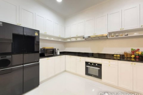 House in Pattaya, Thailand 4 bedrooms № 120580 - photo 20