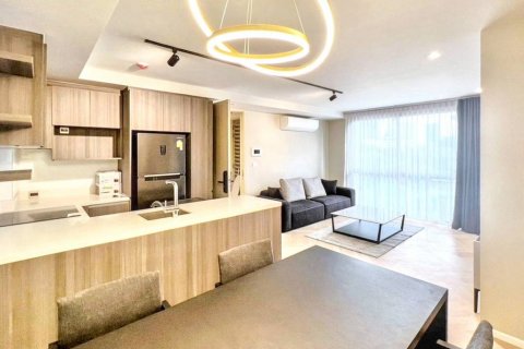 Condo in Bangkok, Thailand, 2 bedrooms  № 119387 - photo 6