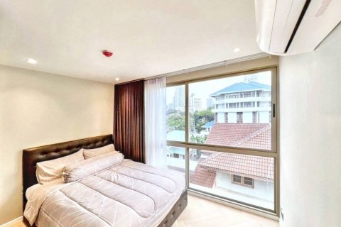 Condo in Bangkok, Thailand, 2 bedrooms  № 119387 - photo 5