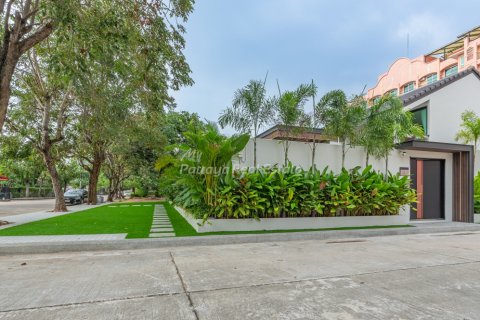 House on Jomtien Beach, Pattaya, Thailand 4 bedrooms № 123473 - photo 1