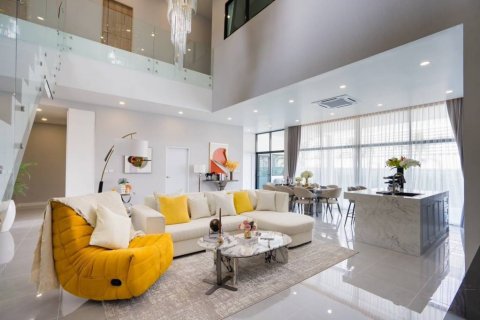 Villa in Pattaya, Thailand 4 bedrooms № 125930 - photo 2