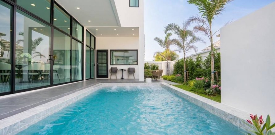 Villa in Pattaya, Thailand 4 bedrooms № 125928