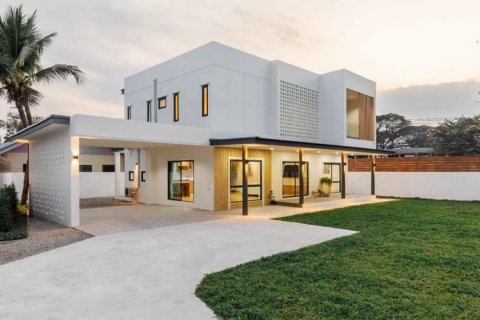 House in Chiang Mai, Thailand 4 bedrooms № 82996