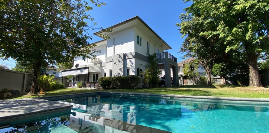 House in Chiang Mai, Thailand 5 bedrooms № 82997