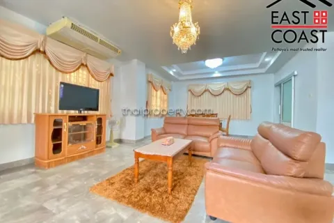 House in Pattaya, Thailand 4 bedrooms № 213845
