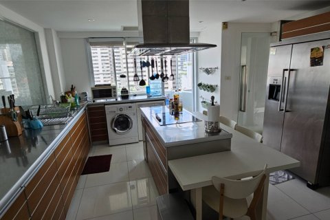 Кондоминиум с 3 спальнями в Клонг Тоэй, Бангкок, Таиланд № 123814 - фото 3