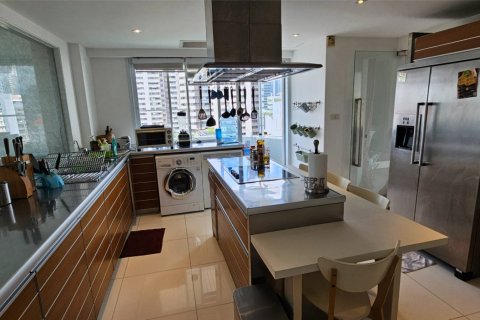 Кондоминиум с 3 спальнями в Клонг Тоэй, Бангкок, Таиланд № 123814 - фото 10