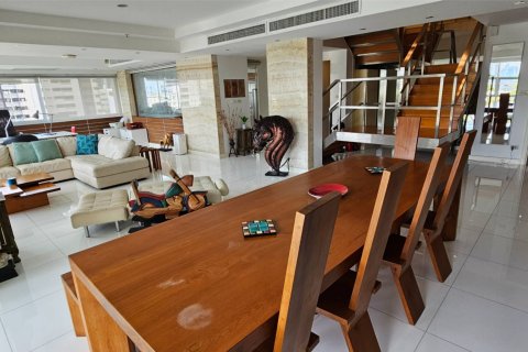 Кондоминиум с 3 спальнями в Клонг Тоэй, Бангкок, Таиланд № 123814 - фото 8