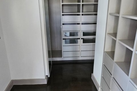 Кондоминиум с 2 спальнями в Ваттхане, Бангкок, Таиланд № 123815 - фото 4