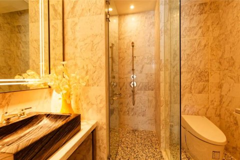 Кондоминиум с 2 спальнями в Кхлонг Сане, Бангкок, Таиланд № 123819 - фото 5