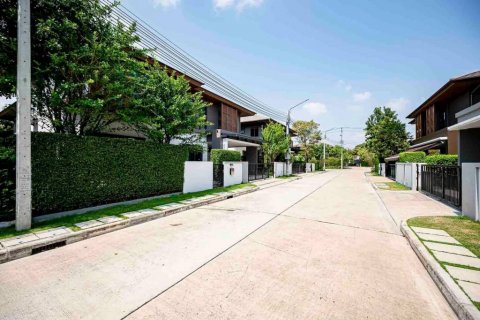 House in Prawet, Bangkok, Thailand 4 bedrooms № 104471 - photo 2