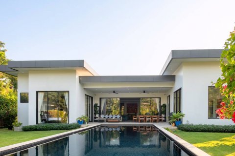 Villa in Hua Hin, Thailand 4 bedrooms № 120482 - photo 1