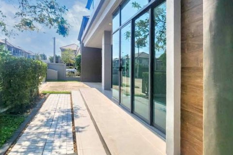 Дом в Суан Луанге, Бангкок, Таиланд с 4 спальнями  № 132952 - фото 1