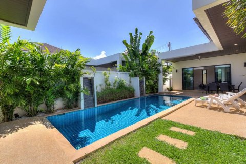 Villa in Rawai, Thailand 3 bedrooms № 85946 - photo 1