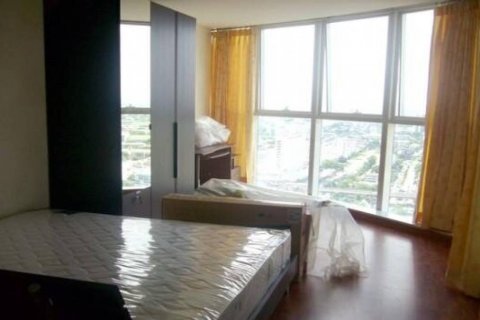 Condo in Bangkok, Thailand, 3 bedrooms  № 99676 - photo 2