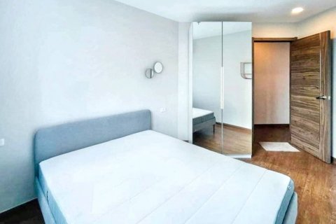 Кондоминиум с 2 спальнями в Хуай Кванге, Бангкок, Таиланд № 125842 - фото 3