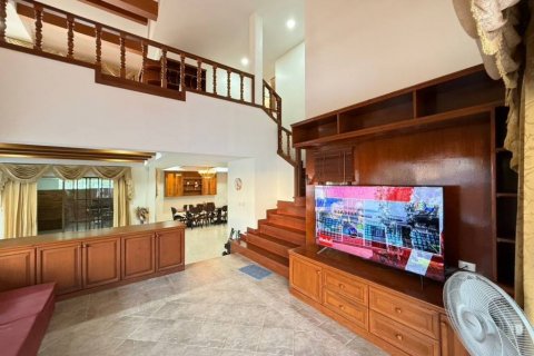 Дом в Паттайе, Таиланд с 5 спальнями  № 125939 - фото 3