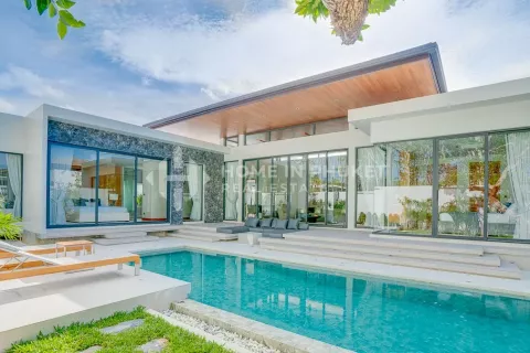 House in Phuket, Thailand 3 bedrooms № 130882 - photo 1