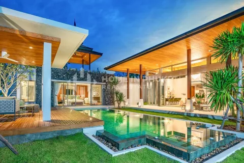 House in Phuket, Thailand 3 bedrooms № 130879 - photo 2