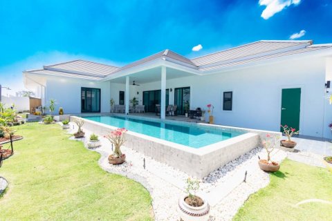 Villa in Hua Hin, Thailand 3 bedrooms № 120291 - photo 1