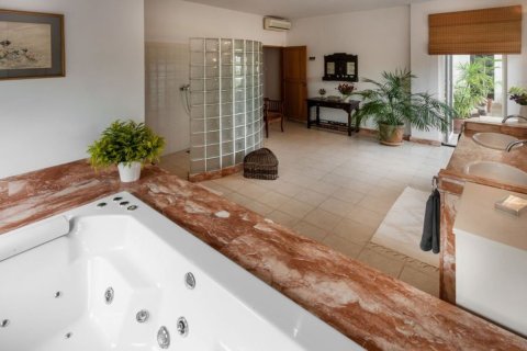 Вилла в Чиангмае, Таиланд с 5 спальнями  № 102977 - фото 16