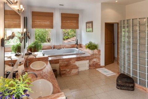 Вилла в Чиангмае, Таиланд с 5 спальнями  № 102977 - фото 15