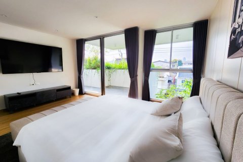 Condo in Phra Khanong, Bangkok, Thailand, 4 bedrooms № 125745 - photo 4