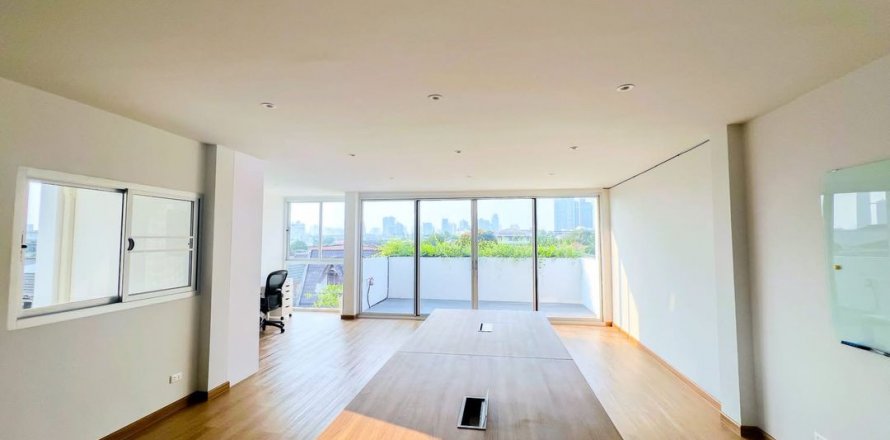 Condo in Phra Khanong, Bangkok, Thailand, 4 bedrooms № 125745