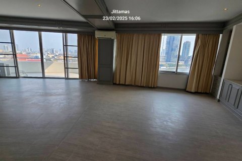 Кондоминиум с 3 спальнями в Кхлонг Сане, Бангкок, Таиланд № 125743 - фото 1