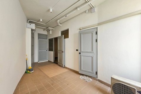 Кондоминиум с 3 спальнями в Кхлонг Сане, Бангкок, Таиланд № 125743 - фото 10