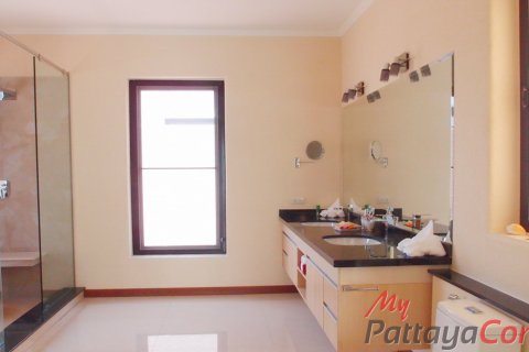 House in Bang Lamung, Thailand 4 bedrooms № 125740 - photo 18