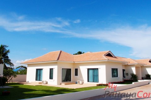 House in Bang Lamung, Thailand 4 bedrooms № 125740 - photo 4