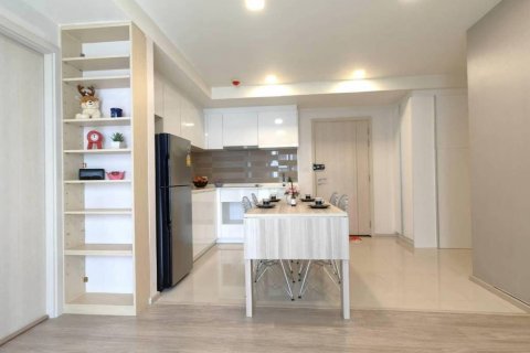 Кондоминиум с 2 спальнями в Дин Даенге, Бангкок, Таиланд № 104493 - фото 6