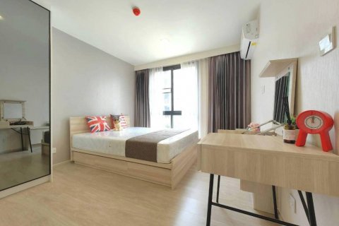 Кондоминиум с 2 спальнями в Дин Даенге, Бангкок, Таиланд № 104493 - фото 3