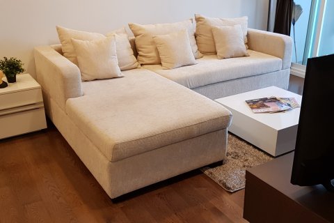 Condo in Bangkok, Thailand, 2 bedrooms  № 144002 - photo 1